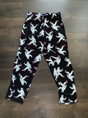 Old Navy Black abominable snowman Print men’s  Pajama Bottoms with Red Accents